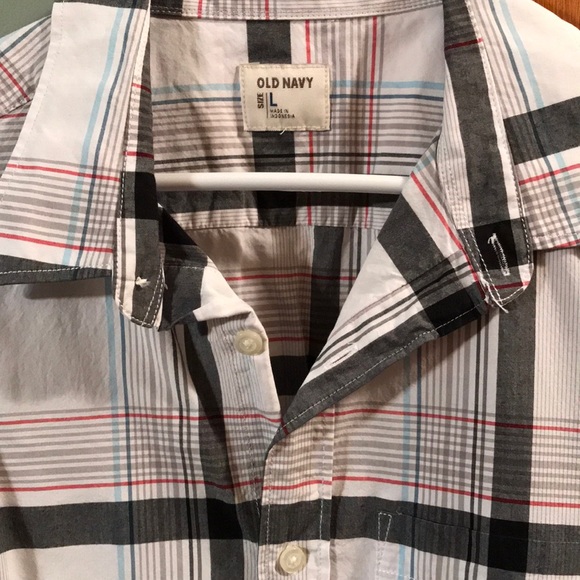 Old Navy short sleeve button down shirt! - Picture 2 of 2